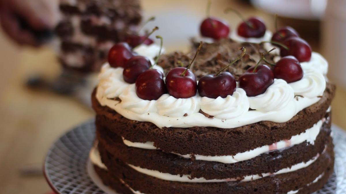 Como fazer bolo floresta negra