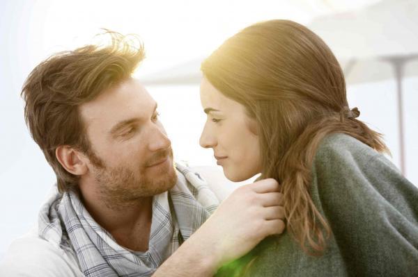 Como saber se ela está apaixonada por mim - todas as pistas! - Passo 4