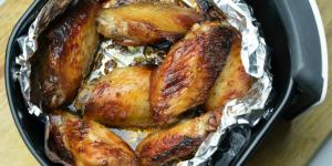 Pode colocar alumínio na air fryer?