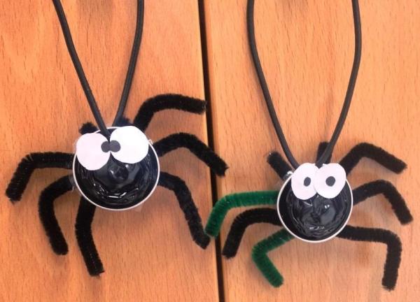 Trabalhos manuais para Halloween: aranhas com cápsulas de café expresso