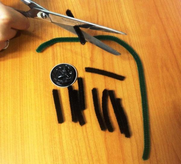 Trabalhos manuais para Halloween: aranhas com cápsulas de café expresso - Passo 2