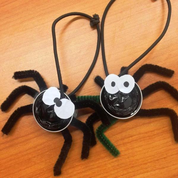 Trabalhos manuais para Halloween: aranhas com cápsulas de café expresso - Passo 6
