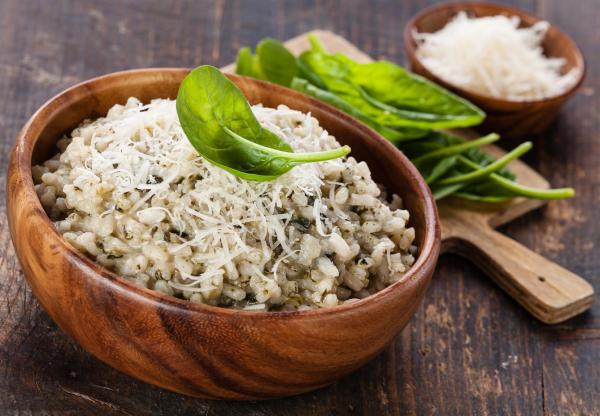 Lista de comidas de Natal: 65 ideias de pratos salgados e doces - Cardápio para ceia de Natal chique: risoto de espinafre
