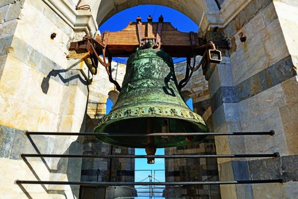 Por que a Torre de Pisa é torta? - Tem sinos que não tocam