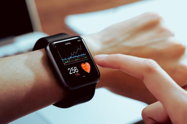 Presentes de Natal para adolescentes - Smartwatch ou pulseira de atividade física