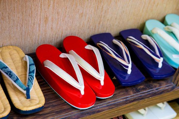 Curiosidades sobre o Japão que você deve conhecer - Tirar os sapatos é uma norma básica