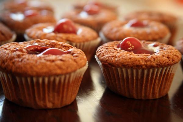 Sobremesas com cereja: as melhores receitas - Muffins de cereja e chocolate branco