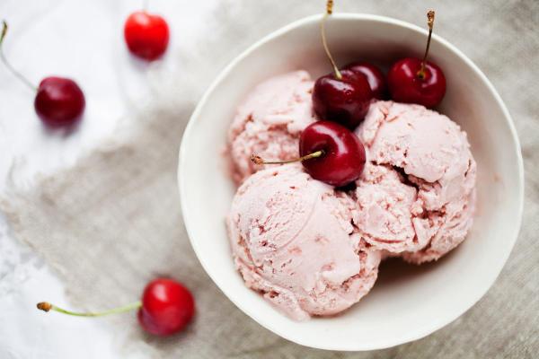 Sobremesas com cereja: as melhores receitas - Sorvete de cereja caseiro