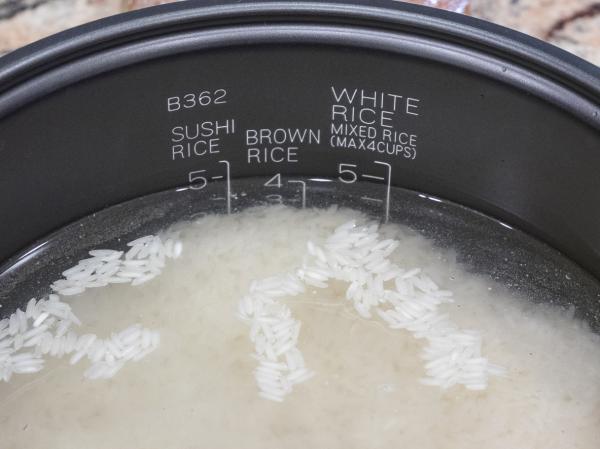 Como fazer arroz na panela elétrica - Passo 2