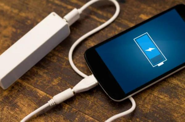 Como resfriar o celular - Evite carregá-lo enquanto estiver superaquecido