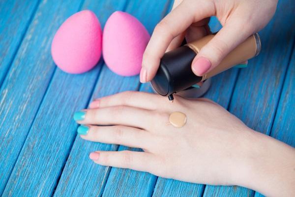 Como fazer o blush durar mais tempo - Passo 1