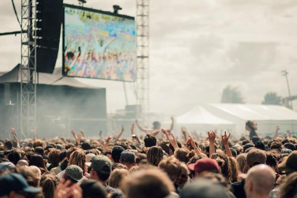 Maior festival de música do mundo: guia completo de festivais