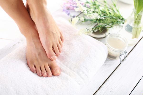 Como tirar os calos dos pés com remédios caseiros - Como prevenir os calos nos pés