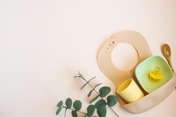 Sugestão de presente para chá de bebê: ideias criativas - Primeira louça