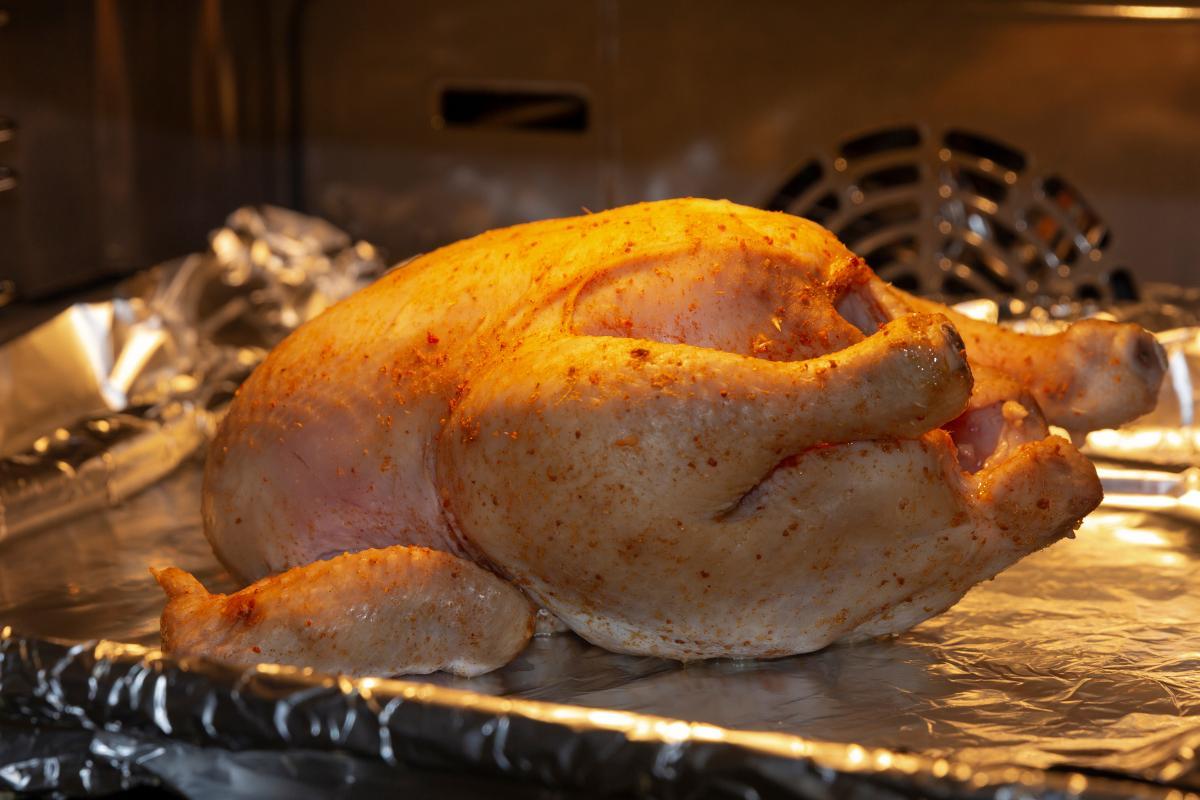 Pode colocar papel alumínio no forno?