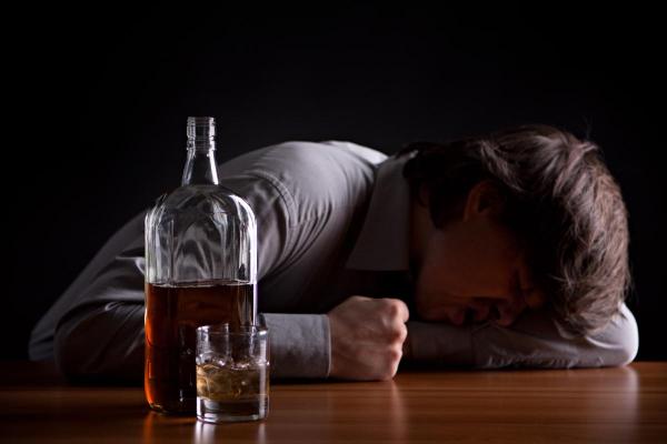 Creatina e álcool: o que acontece se misturar? - Como o álcool afeta o corpo e o desempenho físico