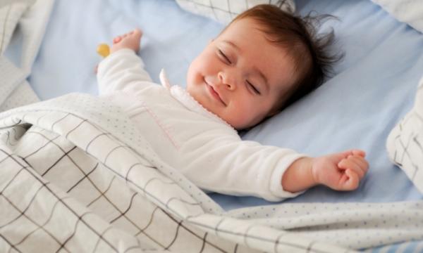 O que fazer quando o bebê cai da cama