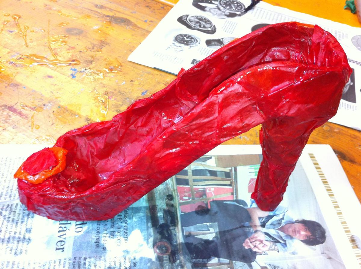 Como fazer um sapato com embalagens de papelão