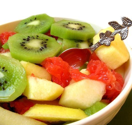 10 receitas de sobremesas prontas em 10 minutos - Salada de frutas