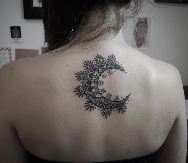 Qual é o significado das tatuagens de Lua - A relação da Lua com a mulher