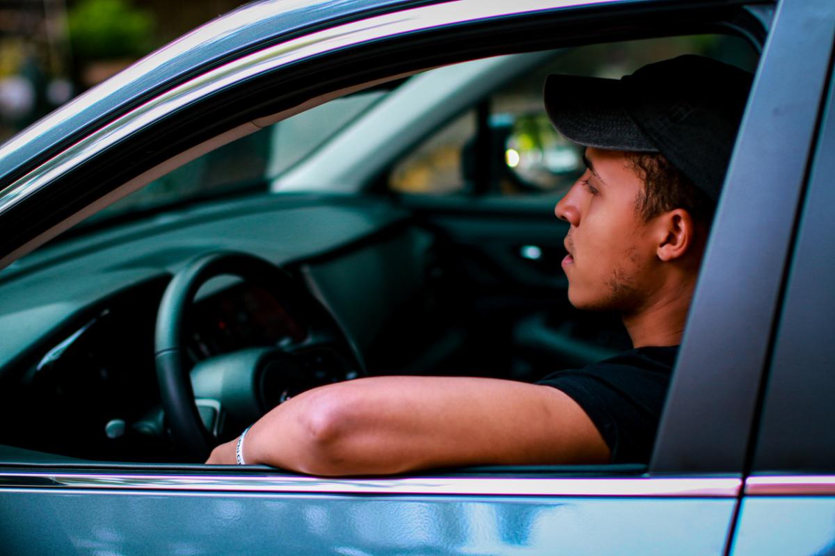 Como saber o ano do veículo pelo vidro