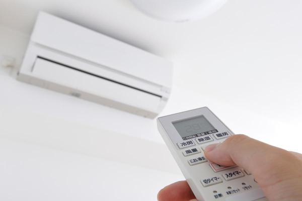 Ar-condicionado desligando sozinho: por que acontece e como resolver