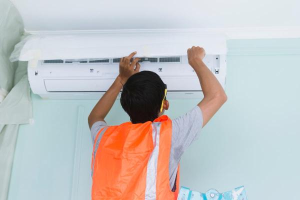 Ar-condicionado desligando sozinho: por que acontece e como resolver - Quedas no compressor e na unidade externa