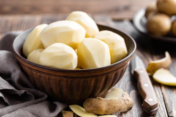 Como conservar batata descascada