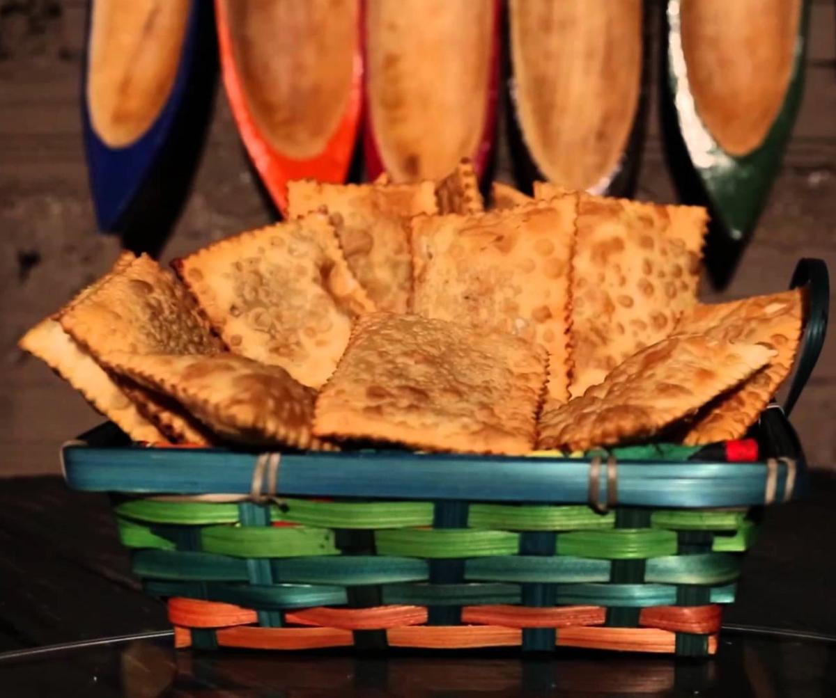 Como fazer pastel de feira