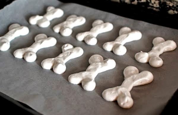 Como fazer ossos de merengue para Halloween