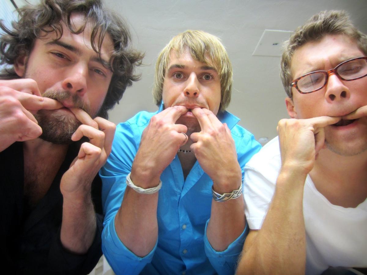 Como assobiar com os dedos