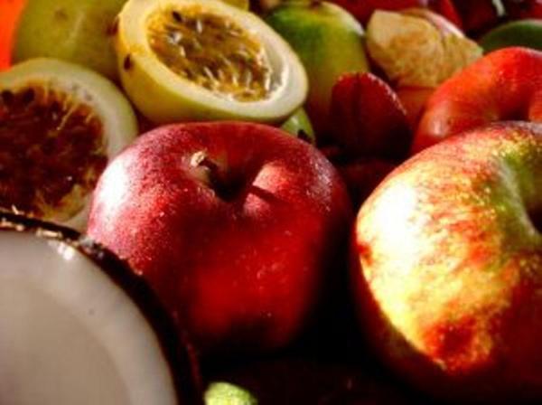 Como desinfetar as frutas e as verduras antes de consumi-las