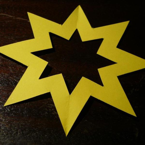Como fazer uma estrela de Natal com cartolina - Passo 6
