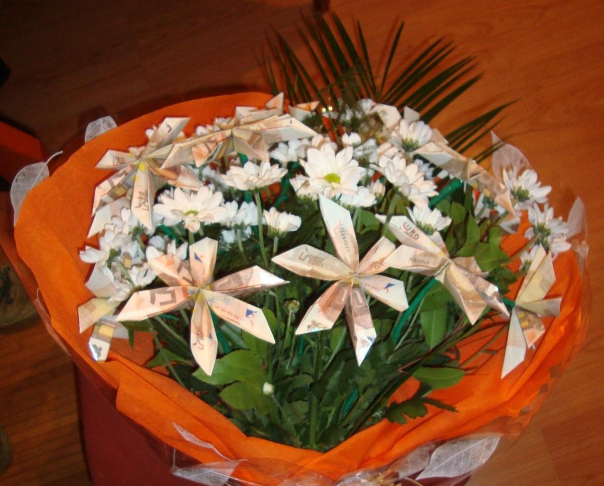 Como fazer um ramo de flores com notas