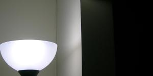 Como pintar a parede do quarto de preto