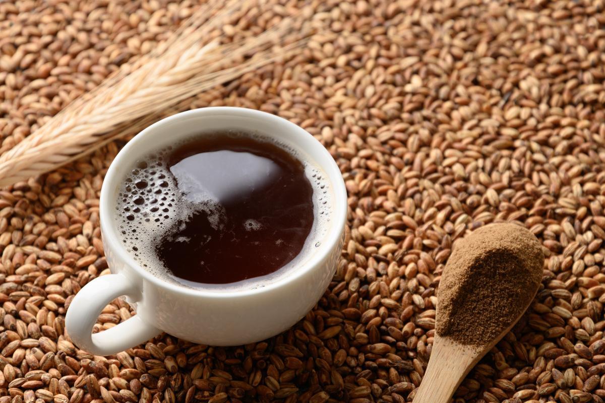 Café de cevada: benefícios, como preparar e contraindicações