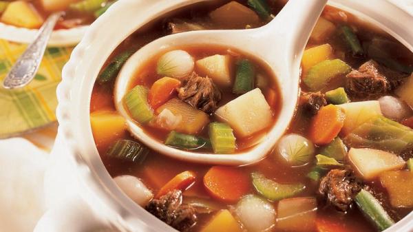 Como fazer sopa de legumes com carne para emagrecer - Sopa de legumes com carne em pedaços
