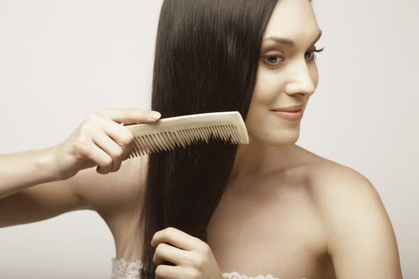 Como fazer penteado semi-preso - Passo 1