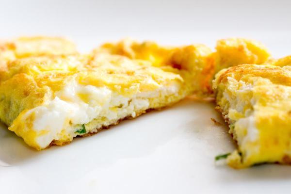 O que é queijo cottage - Omelete com queijo cottage e espinafre