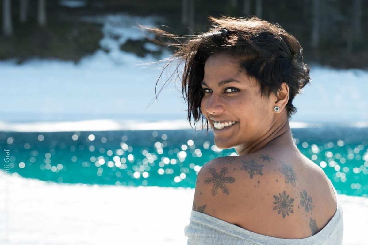 Quanto tempo tem que esperar para doar sangue após se tatuar?