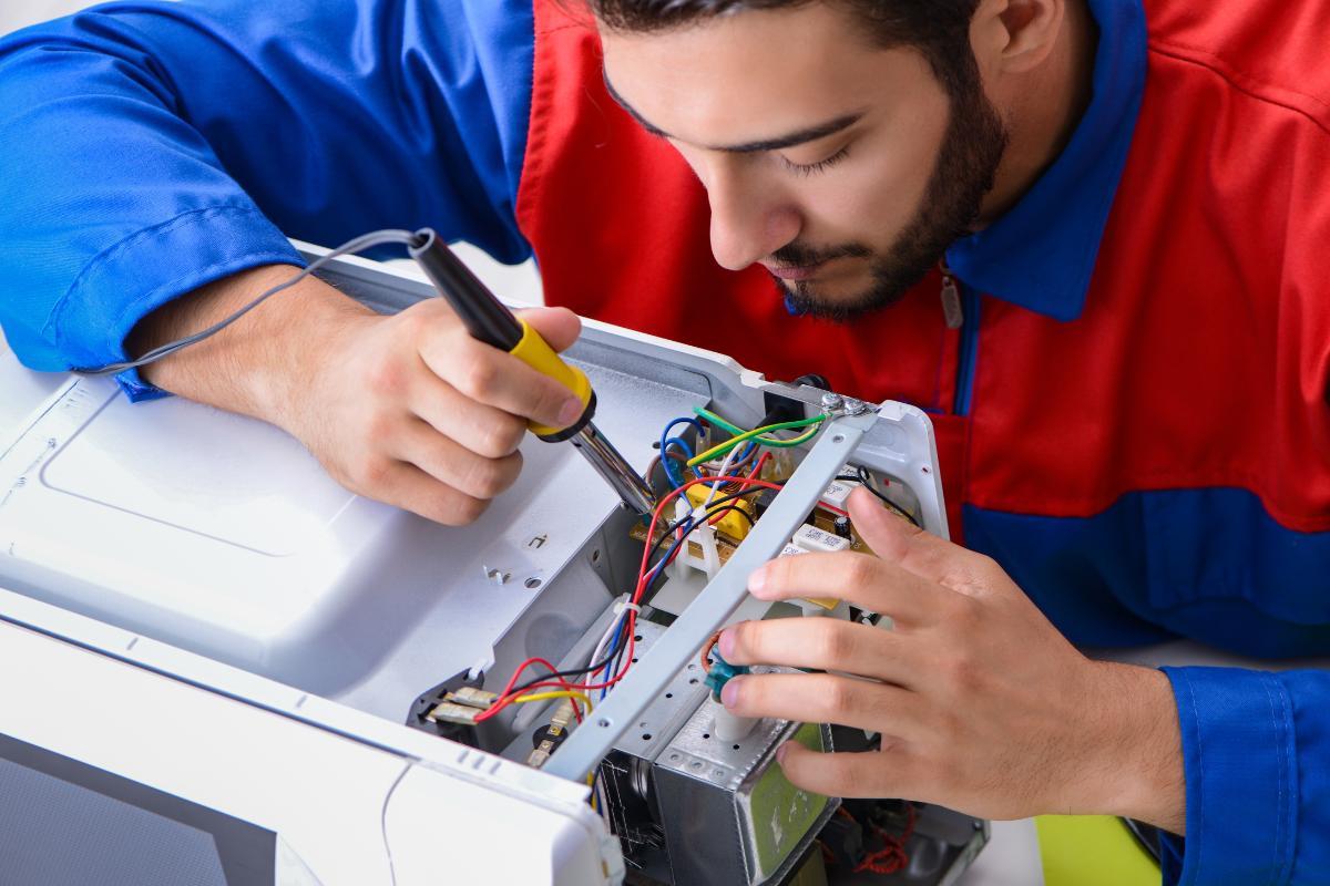 Micro-ondas não esquenta: por que e como resolver?