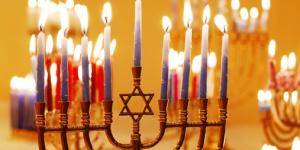 Como se comemora o Hanukkah
