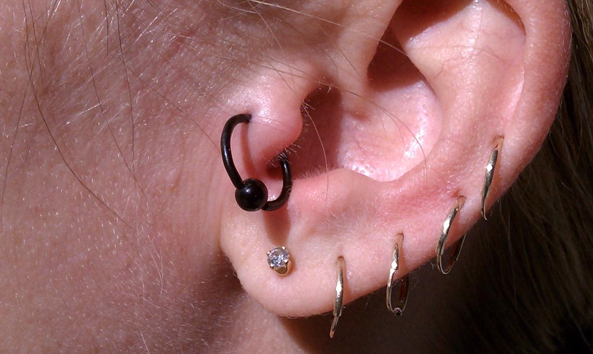 Como cuidar de piercing na cartilagem da orelha