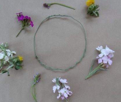 Como fazer coroa de flores - Fácil e rápido - Passo 2