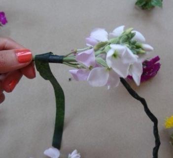 Como fazer coroa de flores - Fácil e rápido - Passo 3