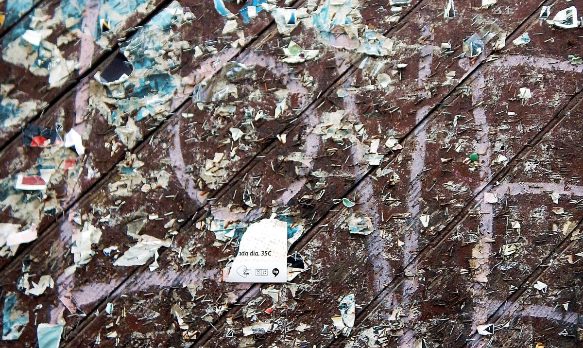 Como tirar cola de madeira