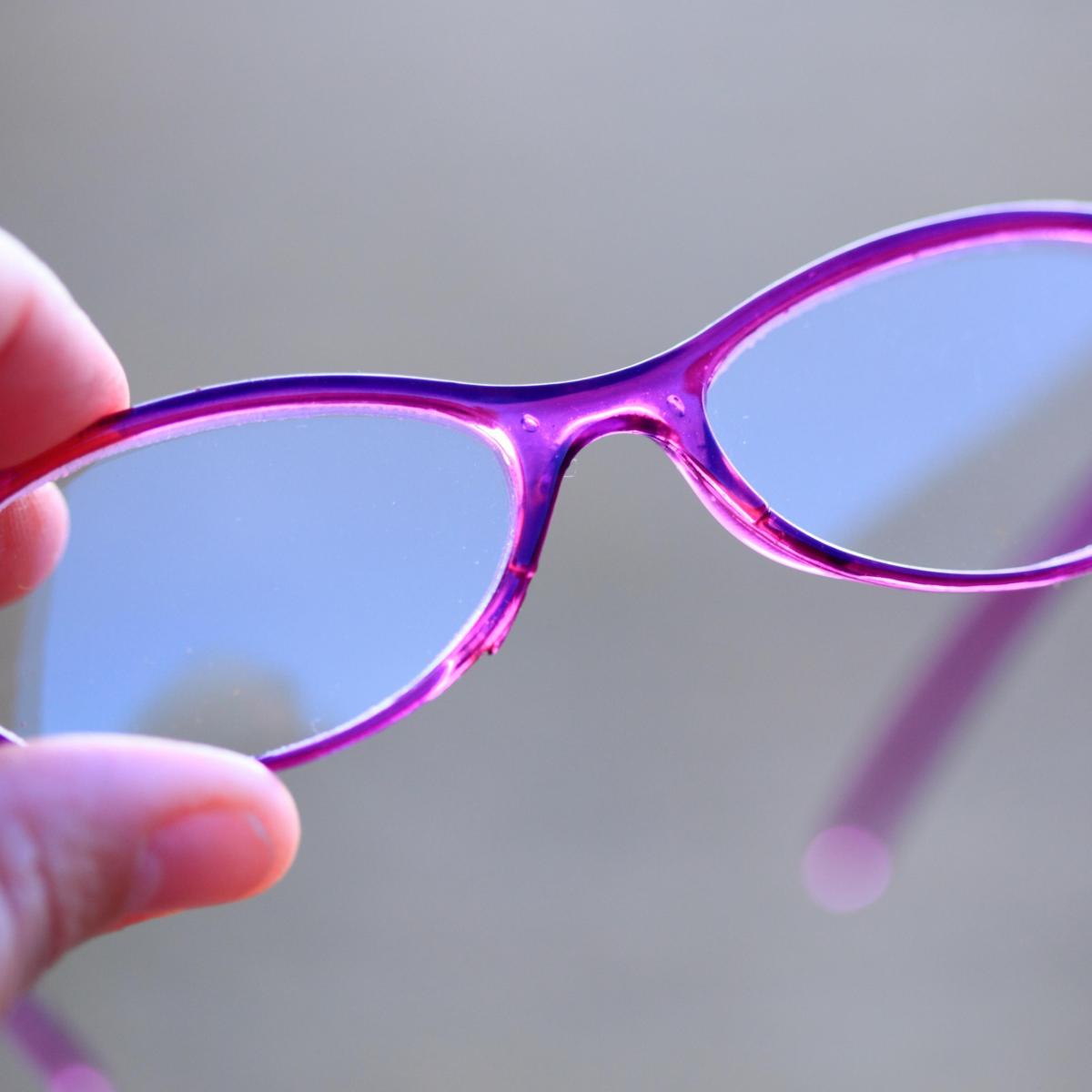 Como retirar a película anti-reflexo das lentes