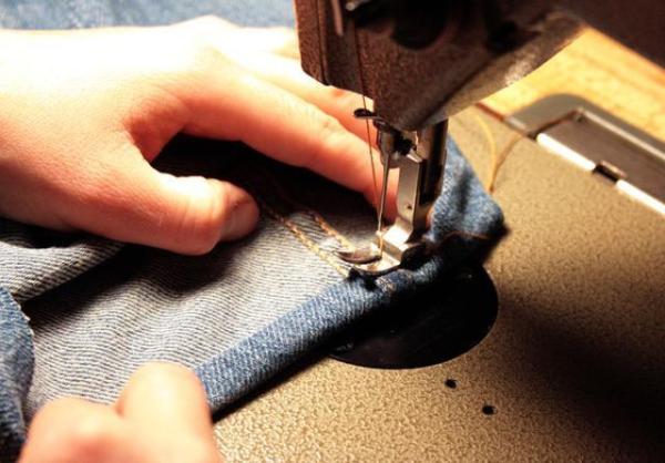 Como fazer barra de calça jeans - Passo 14