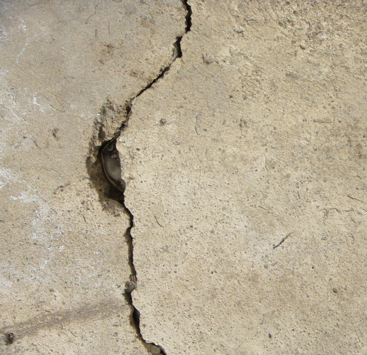 Como consertar rachaduras no teto