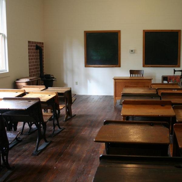 Como limpar as salas das escolas, de aula e espaços comuns